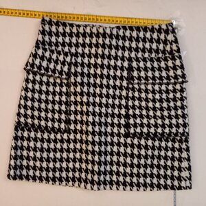 black and white Mini skirt, MNG Mango, size XS, with houndstooth pattern, NEW
